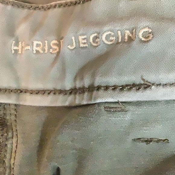 American Eagle Outfitters Size 2 Hi-Rise Olive Jeggings. Preloved - Picture 8 of 8